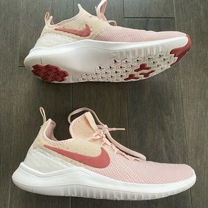 Women’s size 10 light pink Nike runners